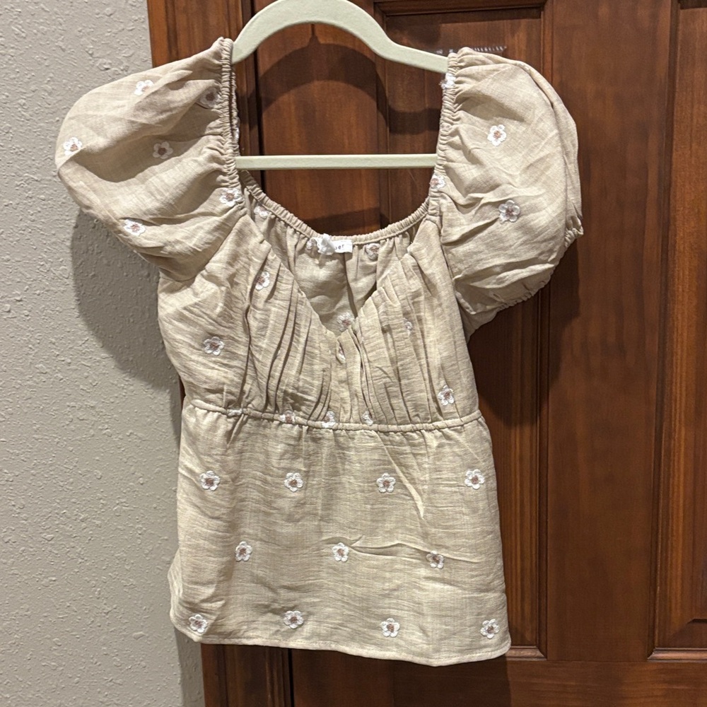 Blu Pepper Beige Floral Puff Sleeve Blouse - Adorable - Picture 1 of 4